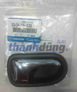 Tay mở cửa trong Ford Laser