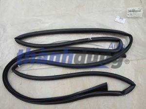 RON  CÁNH CỬA XE HYUNDAI SANTAFE 2007 | 821302B000