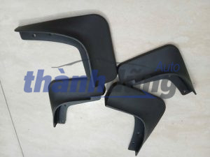 CHẮN BÙN BÁNH SAU PHẢI HYUNDAI CRETA | 86832A0000