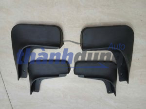 CHẮN BÙN BÁNH SAU PHẢI HYUNDAI CRETA | 86832A0000